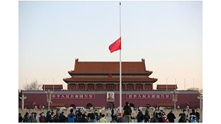 全国各地各族人民深切悼念抗新冠肺炎烈士
